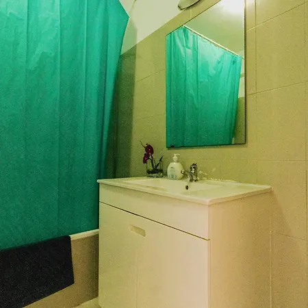 Charming 2-bed In Διαμέρισμα Armação de Pêra