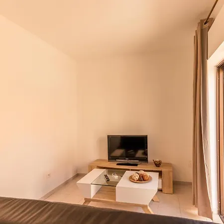 Charming 2-bed In Appartement Armação de Pêra